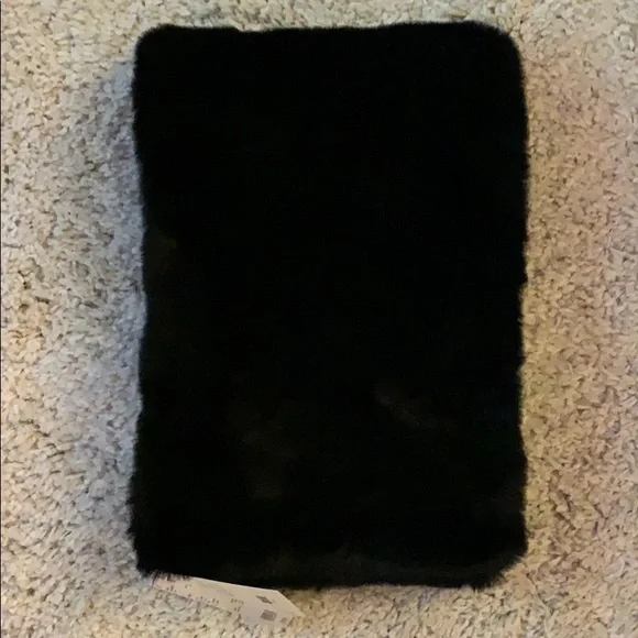 COPY - NWT - UNIQLO Faux Fur Scarf/Neck Wrap - Picture 4 of 7